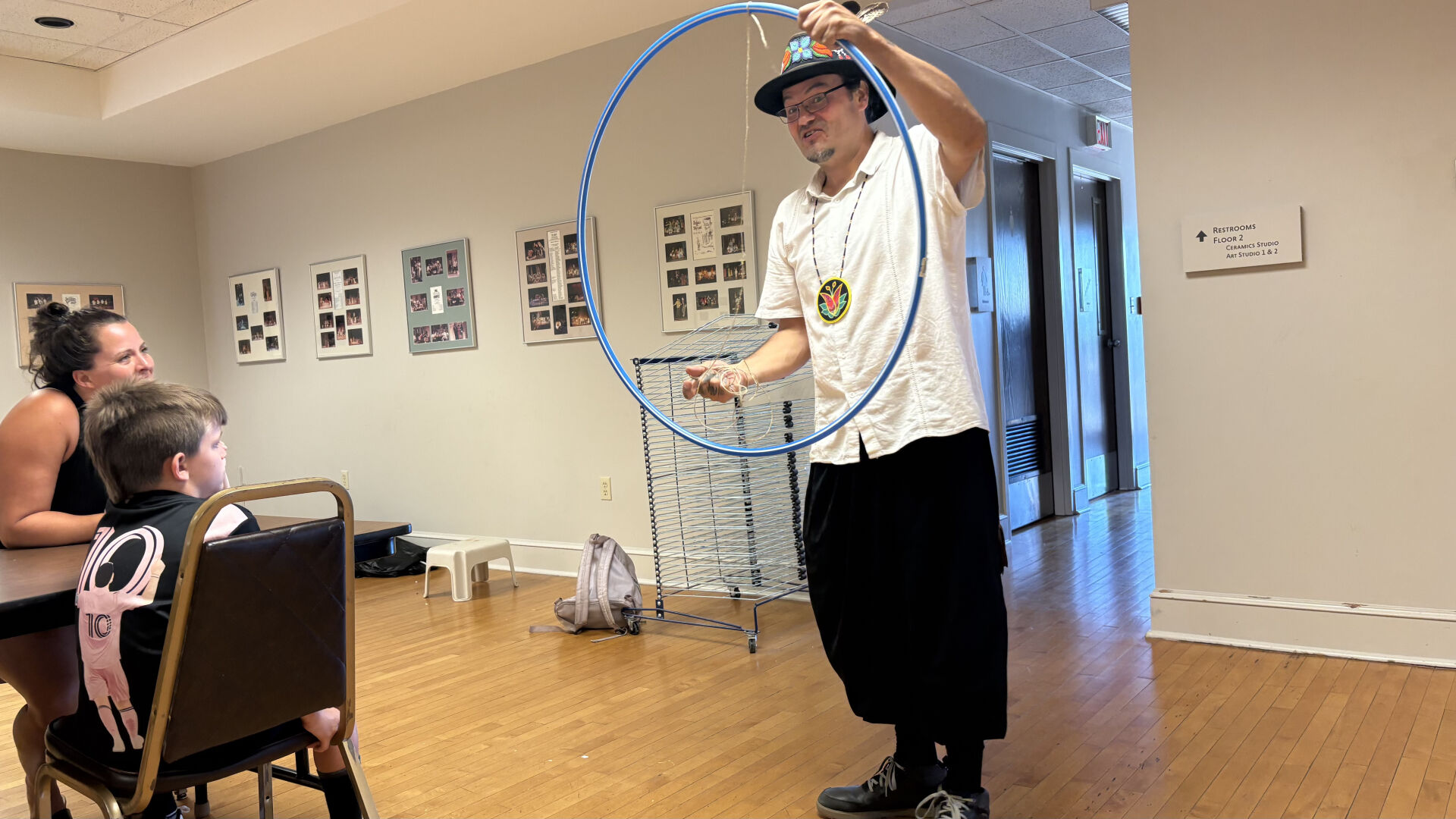 Storyteller Michael “Laughing Fox” Charette teaching RiverFest attendees how to make a dreamcatcher on Saturday, July 26. Kaitlyn Doolittle/Star-Observer.